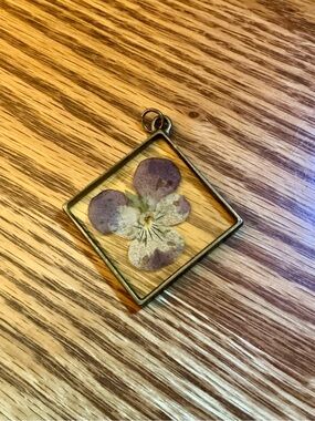 Pressed Flower Resin Pendant - Purple & Cream Vintage Look